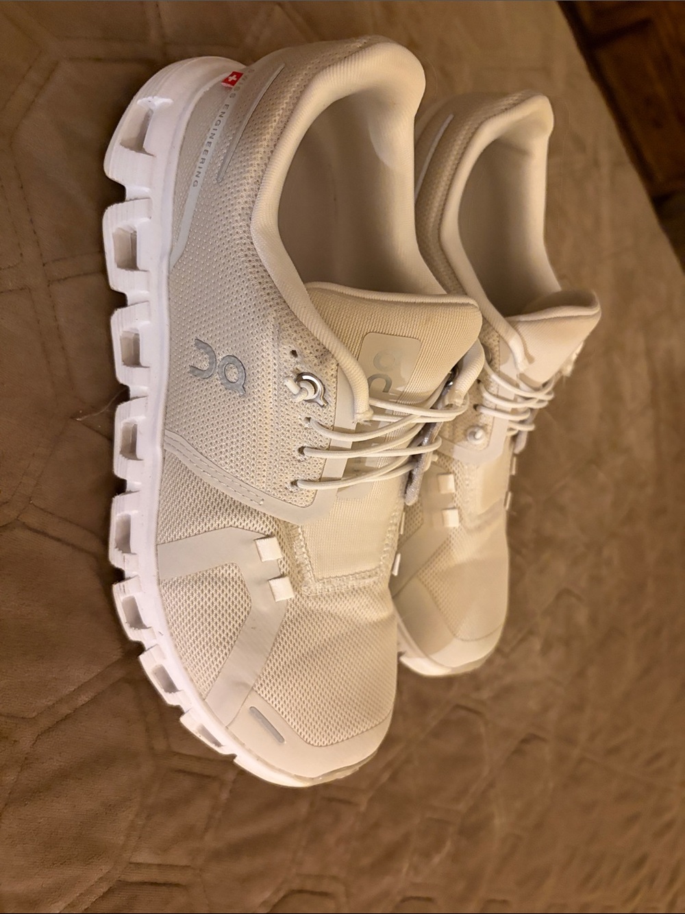 On Running Cloud Woman's  Running Shoes - White